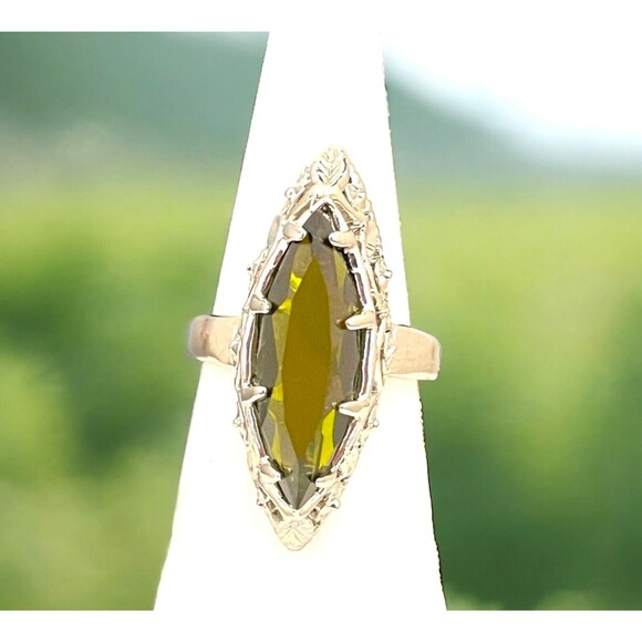 Boutique Cocktail Ring Size 6 Peridot Glass Ornate Setting Green Women's  5T - Picture 4 of 7